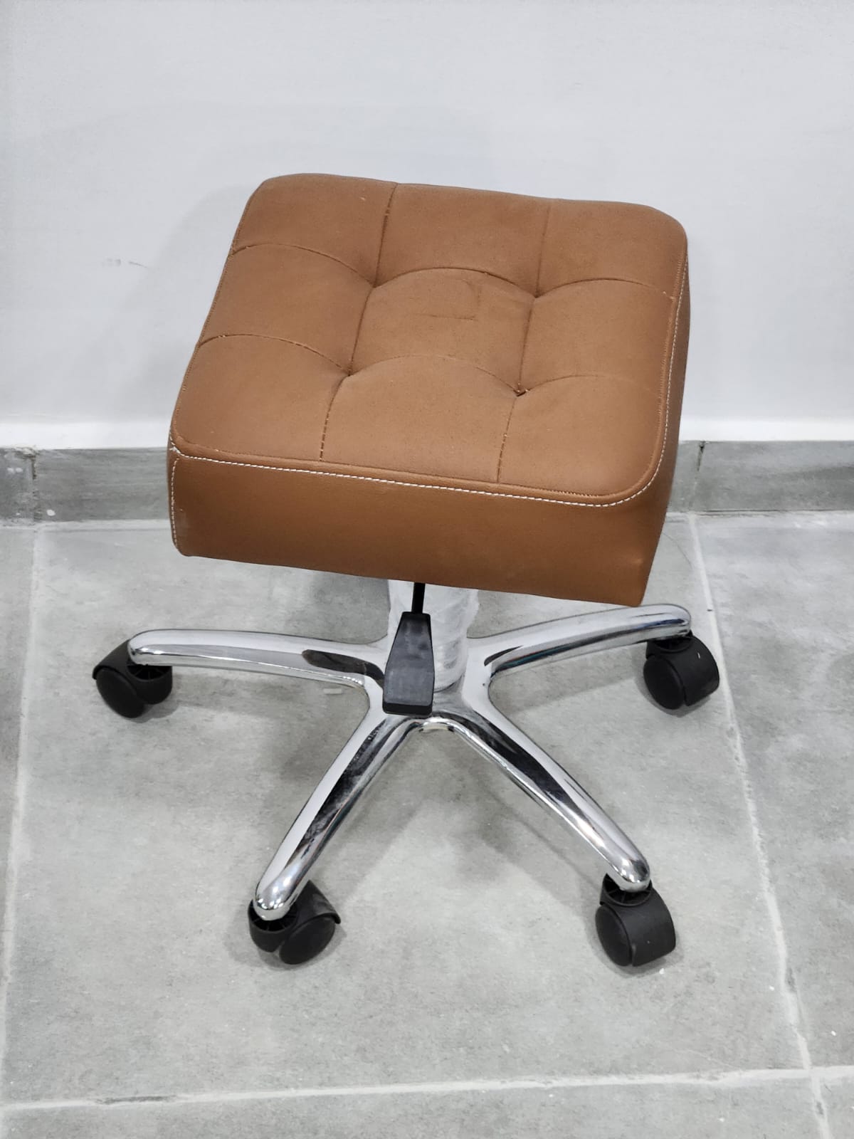 Tabouret Moderne et Pratique un siège élégant et fonctionnel pour votre maison ou votre espace de travail